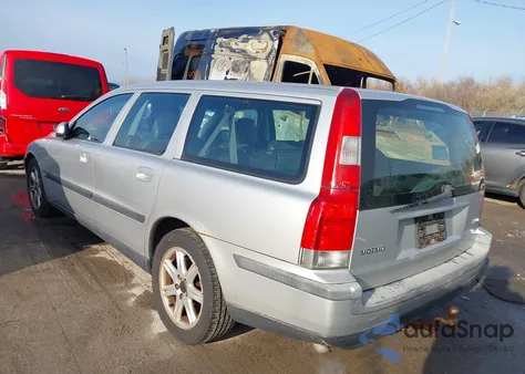 2002 Volvo V70 2.4 z USA, uszkodzony, nr VIN YV1SW61R221197073